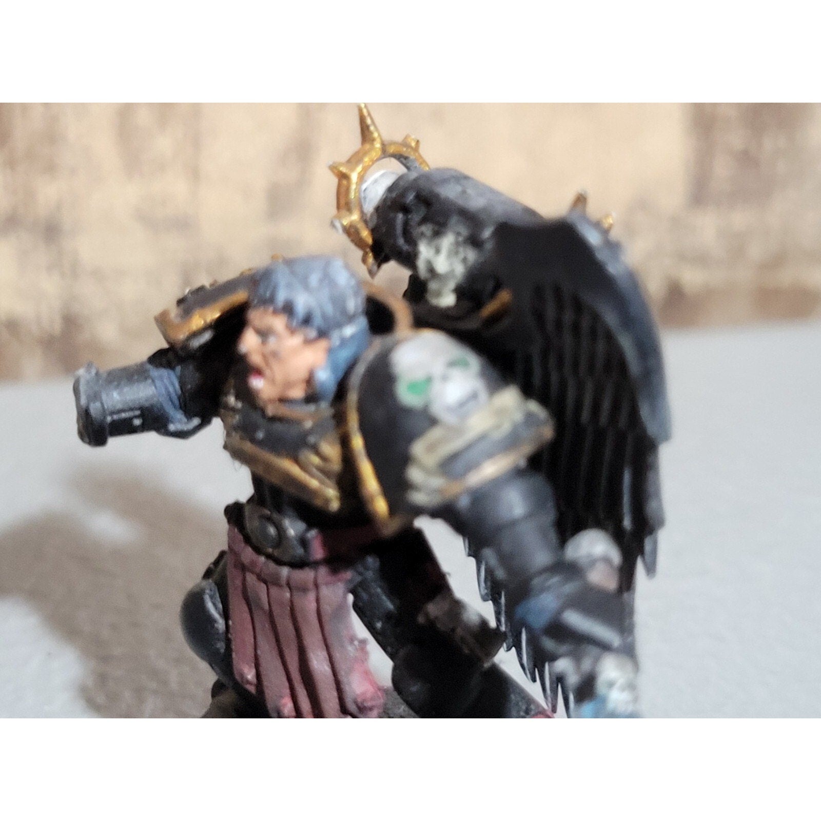 A18418 WARHAMMER 40K SPACE MARINES BLOOD ANGELS CAPTAIN LIEUTENANT CUS MISS HAND