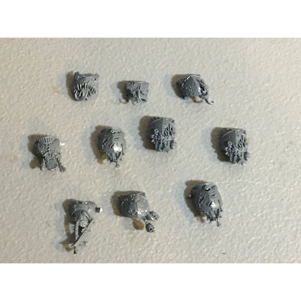 A31439 WARHAMMER 40K DEATH GUARD BITS LOT PLAGUE MARINE CHEST GW CHAOS MARINES