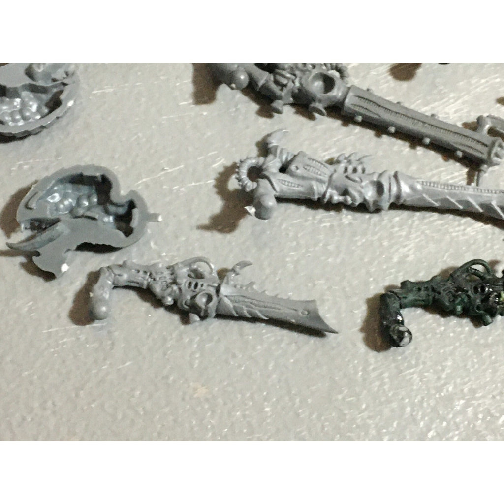 A22314 WARHAMMER 40K TYRANIDS BITS LOT MIXED GAMES WORKSHOP GW