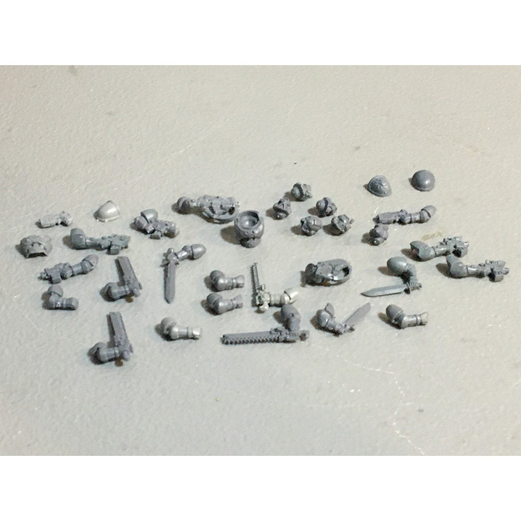A27488 WARHAMMER 40K SPACE MARINES BITS LOT ARMS HEADS SCOUT GW