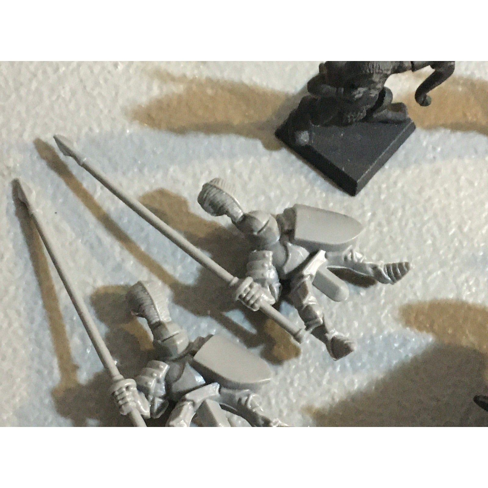 A31465 MILTON BRADLEY BATTLE MASTERS WARHAMMER CHAOS THUG ARCHER & INCOMPLETE