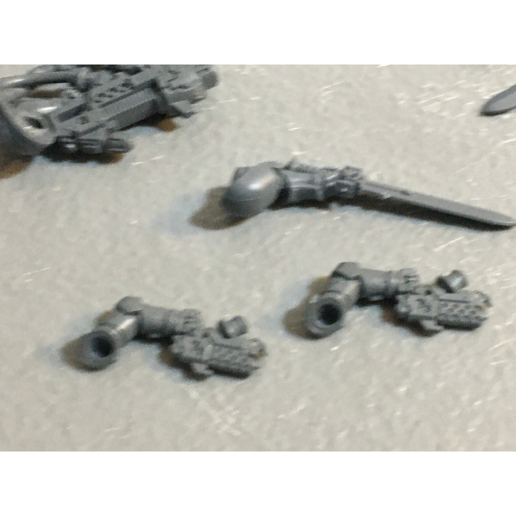 A29392 WARHAMMER 40K SPACE MARINES PRIMARIS BITS LOT ARMS PISTOL HEAVY SWORD GW