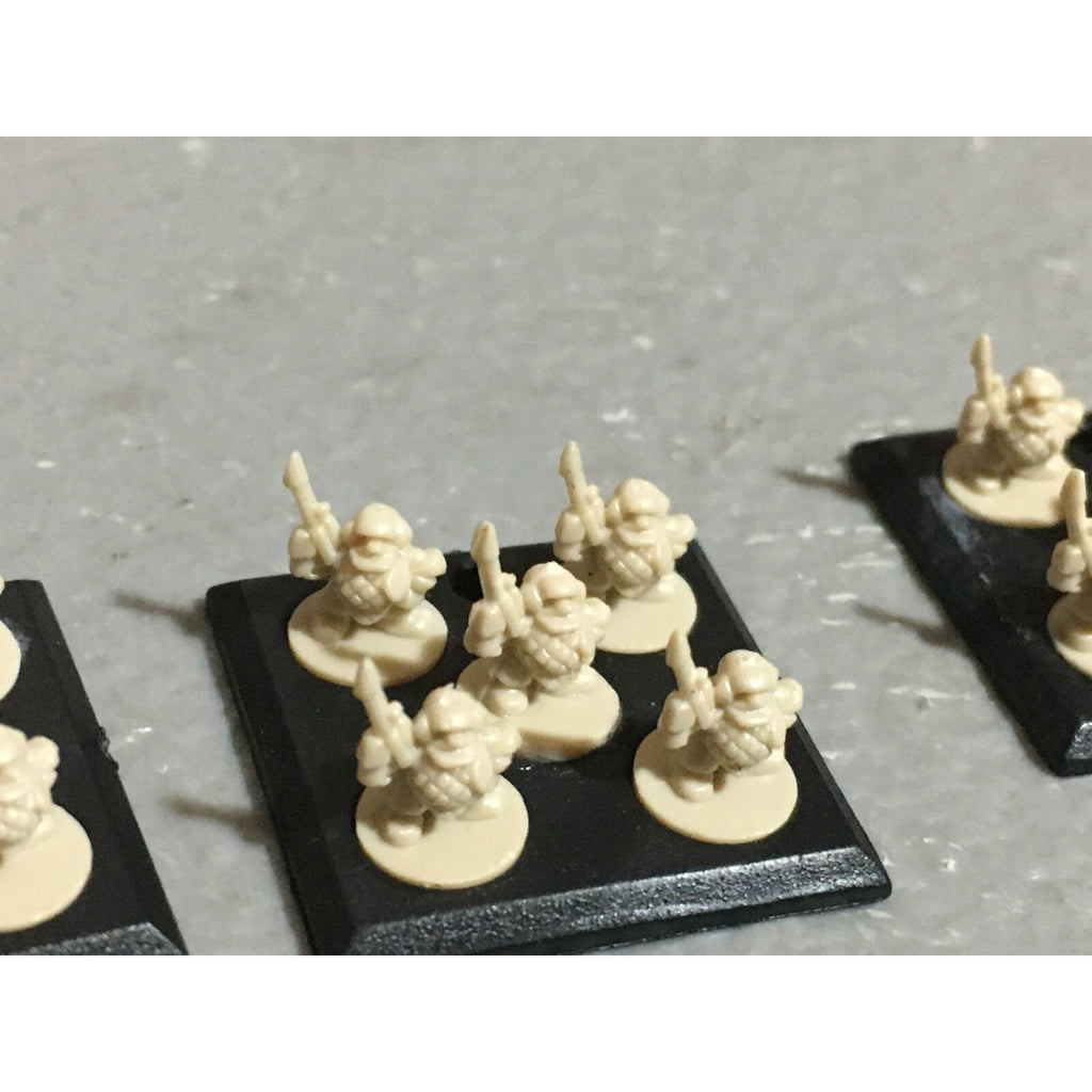 A16265 EPIC WARHAMMER 40K SPACE MARINES SQUATS WARRIORS 4 STANDS GW
