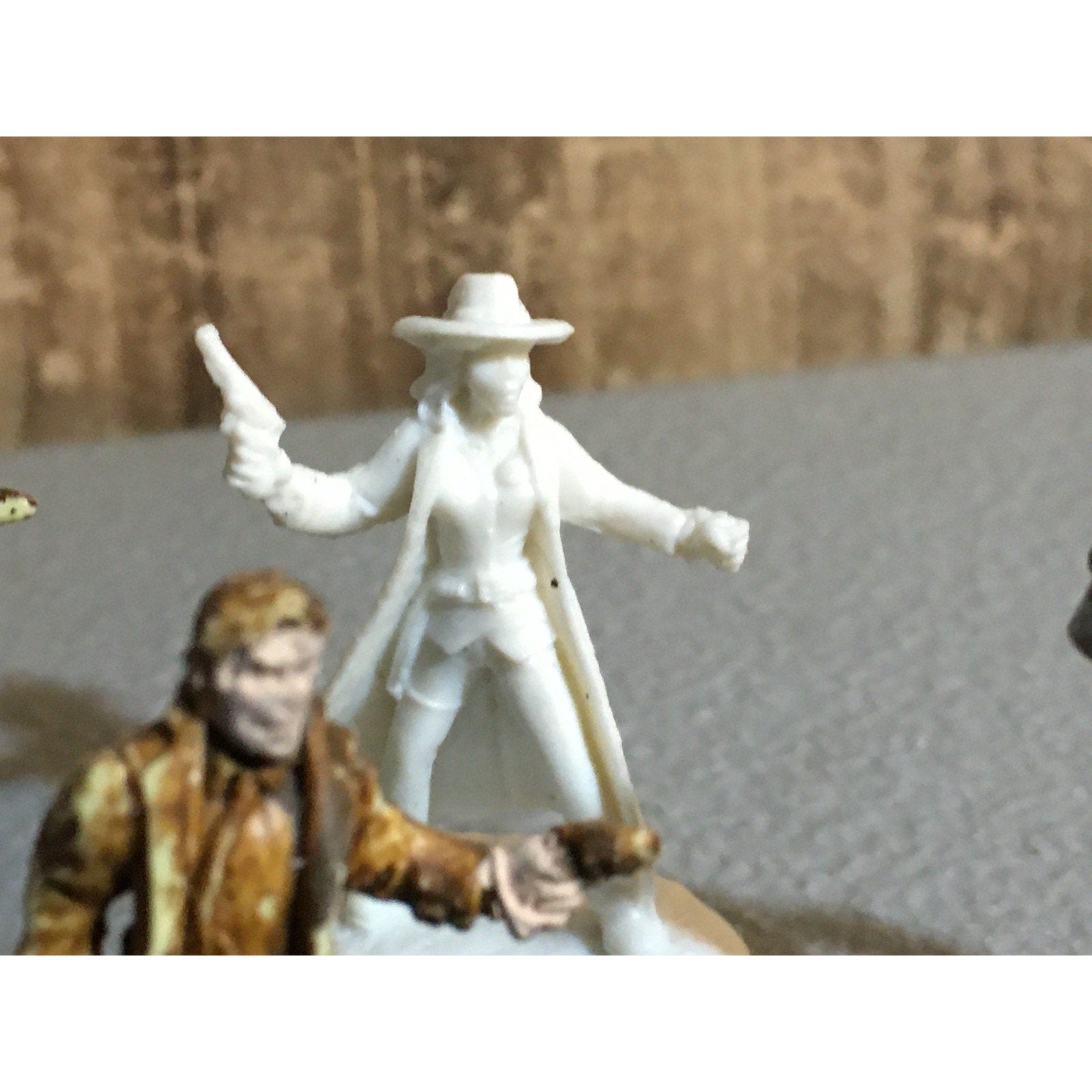 A30876 REAPER MINIATURES RMP HUMANS DETECTIVE FEMALE GUNNER