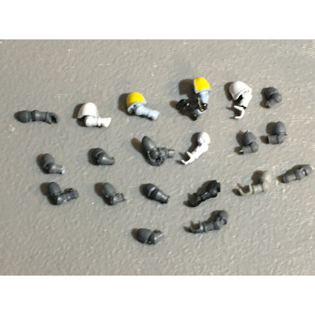 A22997 WARHAMMER 40K SPACE MARINES BITS LOT ARMS GW GAMES WORKSHOP