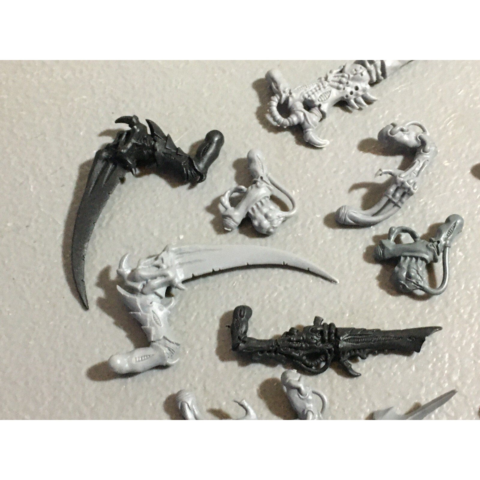 A22317 WARHAMMER 40K TYRANIDS BITS LOT MIXED GAMES WORKSHOP GW