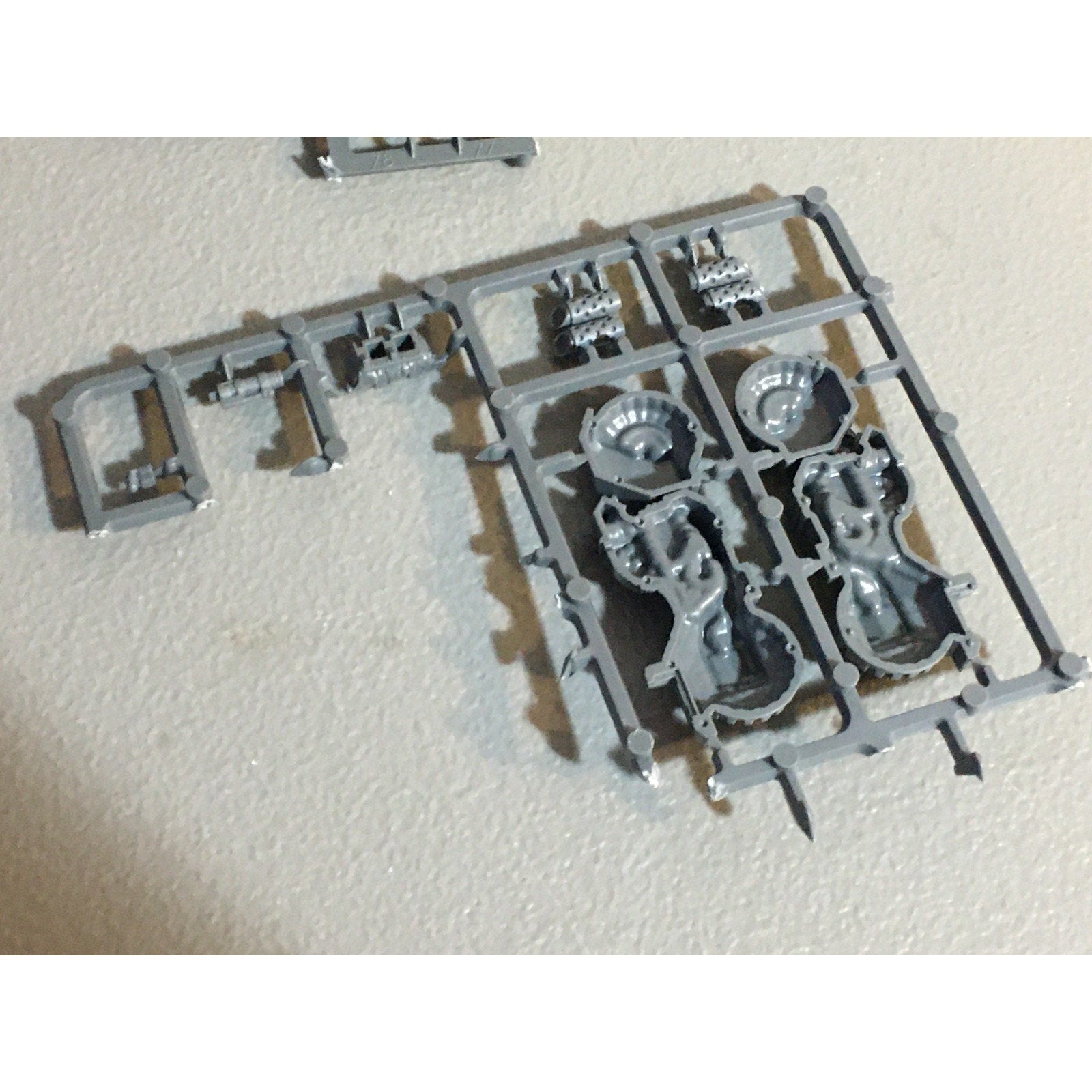 A29496 WARHAMMER 40K SPACE MARINES DARK ANGELS BITS ON SPRUE LOT RAVENWING GW