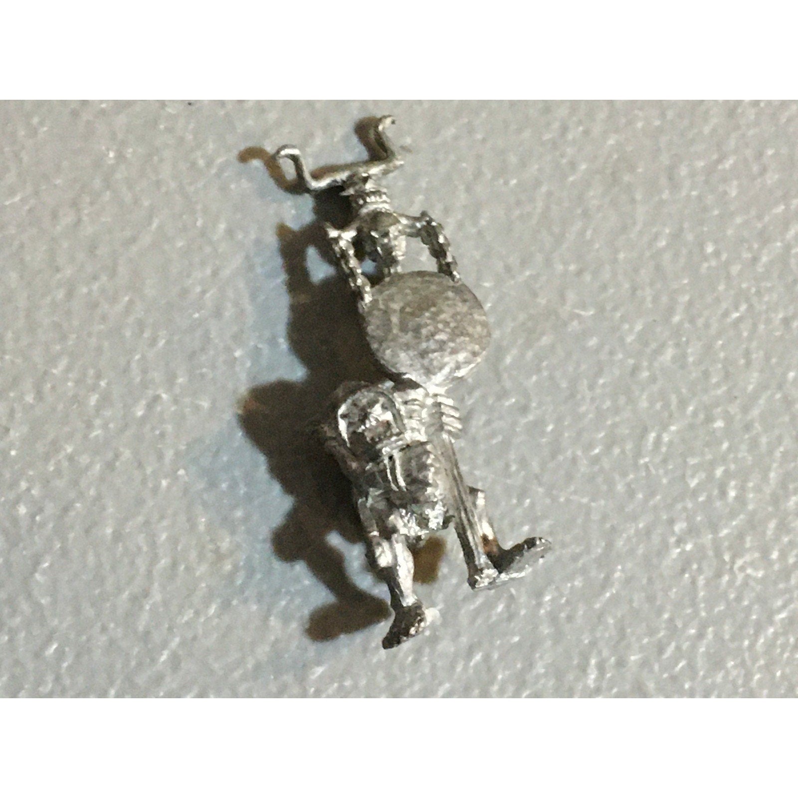 A32477 WARHAMMER FANTASY METAL ORCS GOBLINS GOBLIN STANDARD GW