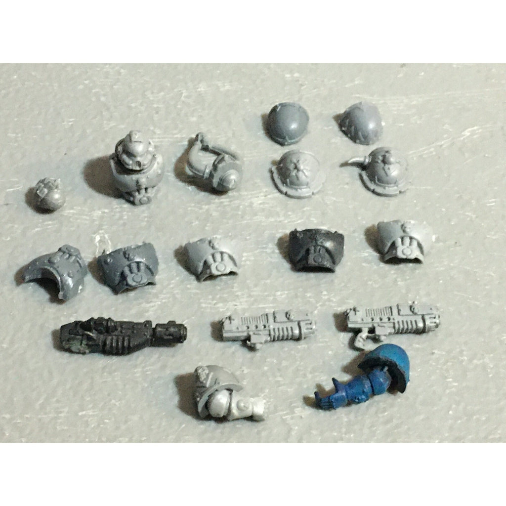 A23013 WARHAMMER 40K CHAOS SPACE MARINES MIXED TORSO HEAD SPECIAL GAMES WORKSHOP