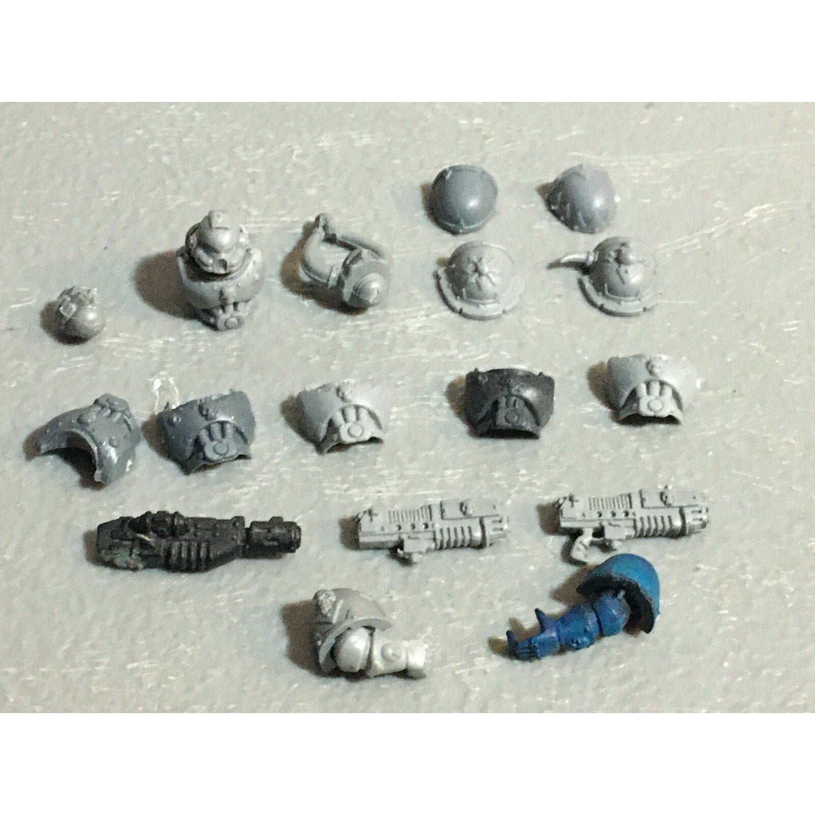 A23013 WARHAMMER 40K CHAOS SPACE MARINES MIXED TORSO HEAD SPECIAL GAMES WORKSHOP