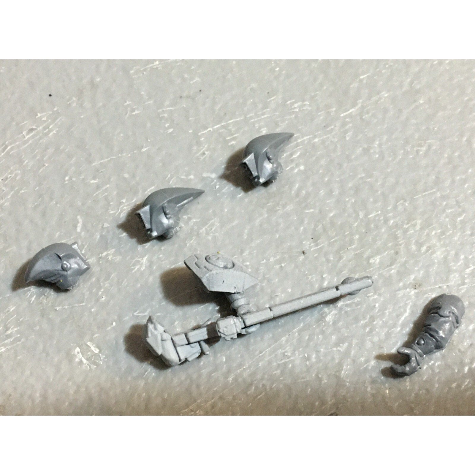 A23150 WARHAMMER 40K TAU EMPIRE BITS LOT FIRE WARRIORS GUNS HEADS ARMS GW