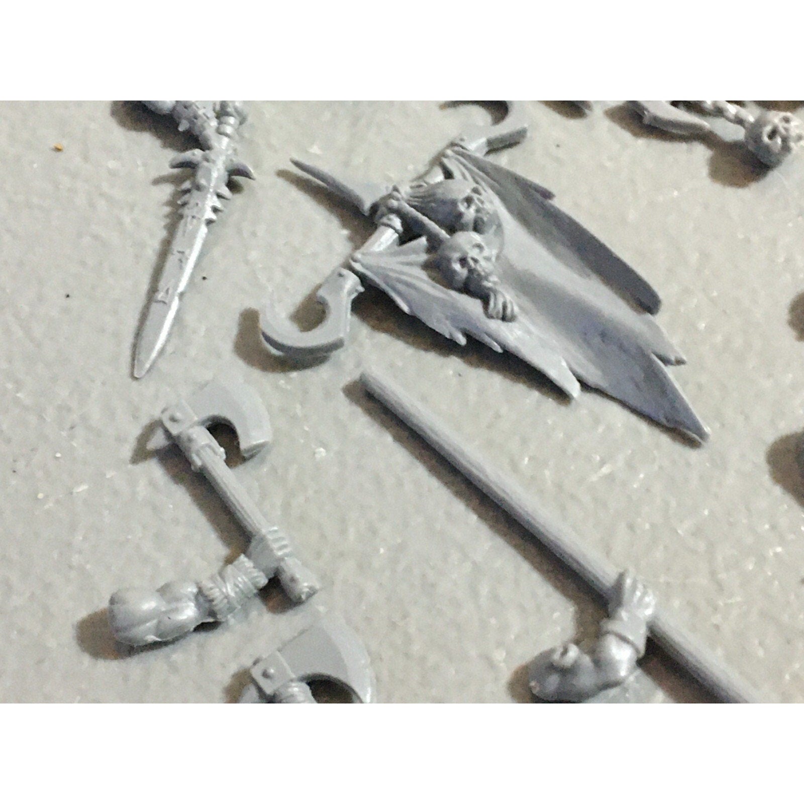 A22183 WARHAMMER FANTASY CHAOS MORTALS BITS LOT MIXED MARAUDER COMMAND & ARMS GW