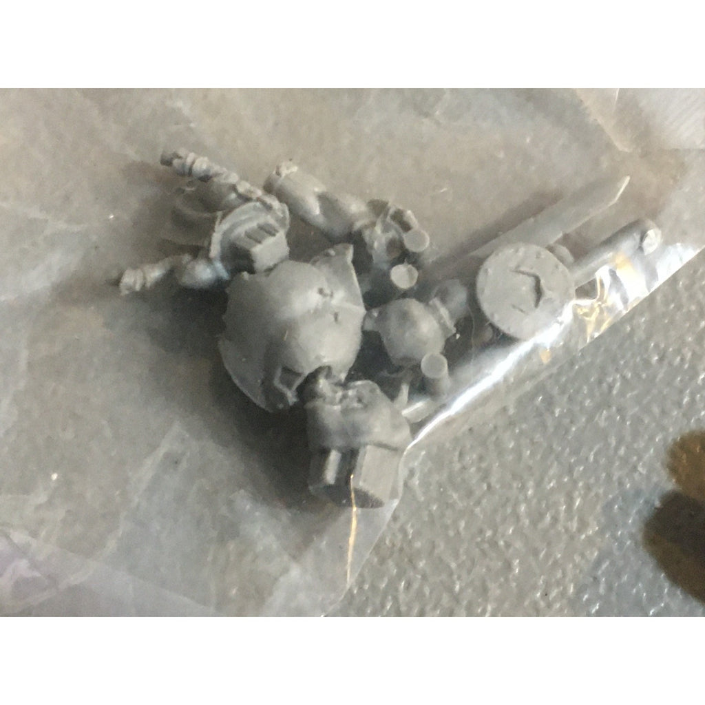 A32597 UNKNOWN MINIATURES RANDOM PLASTIC MINIATURES & BITS LOT WARRIOR SOLDIER