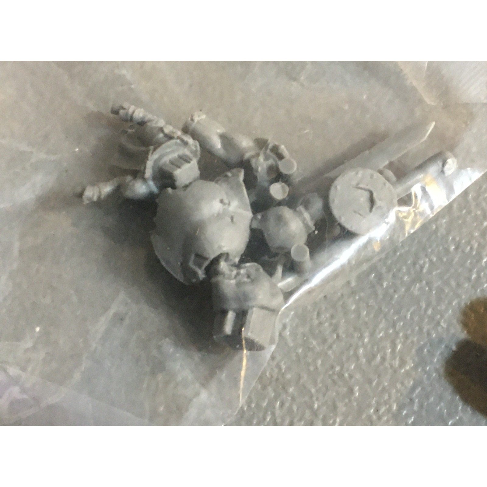 A32597 UNKNOWN MINIATURES RANDOM PLASTIC MINIATURES & BITS LOT WARRIOR SOLDIER
