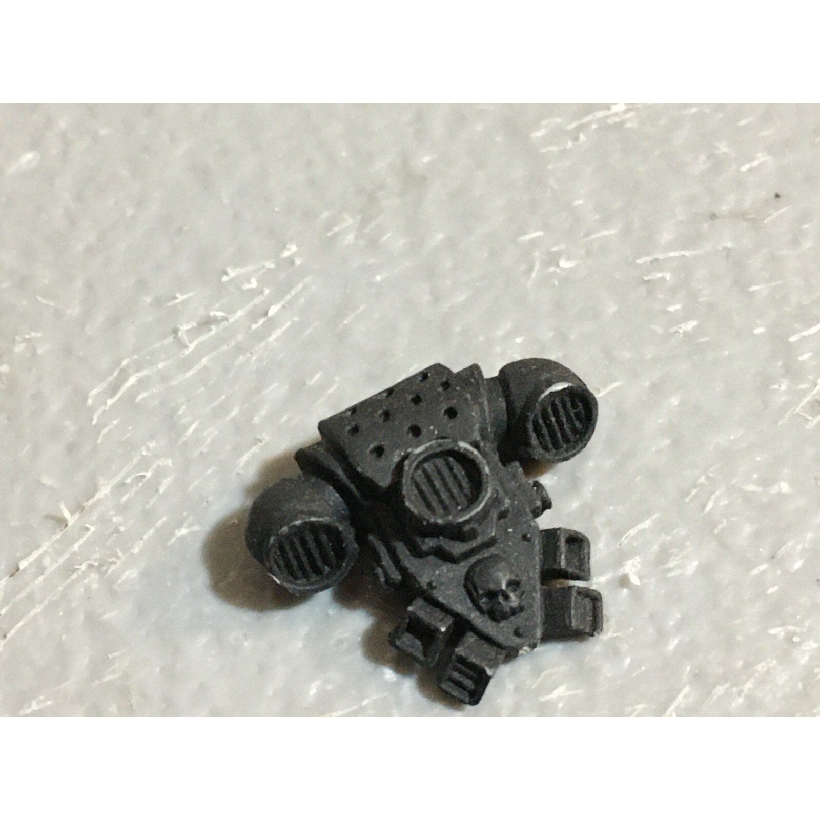 A23089 WARHAMMER 40K SPACE MARINES BITS LOT MIXED MISSILE TORSOS SHOULDERS GW