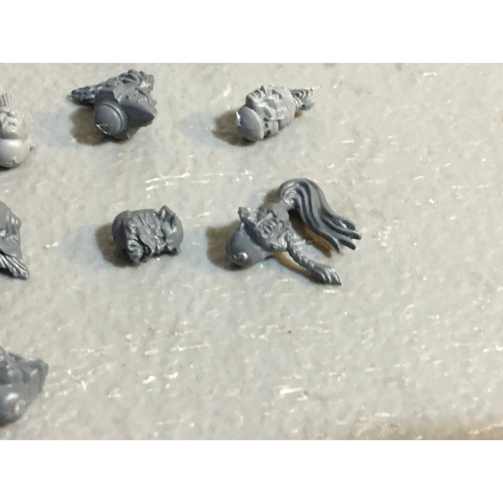 A33576 WARHAMMER 40K SPACE MARINES WOLVES BITS LOT HEADS GW GAMES WORKSHOP