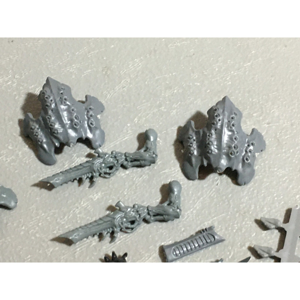 A22320 WARHAMMER 40K TYRANIDS BITS LOT MIXED GAMES WORKSHOP GW