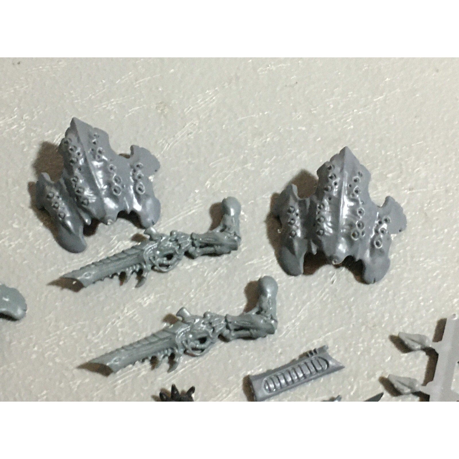 A22320 WARHAMMER 40K TYRANIDS BITS LOT MIXED GAMES WORKSHOP GW