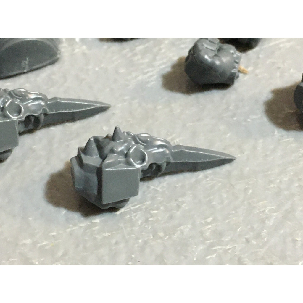 A23235 WARHAMMER FANTASY CHAOS BEASTMEN BITS LOT MINOTAUR HANDS ARMS GW