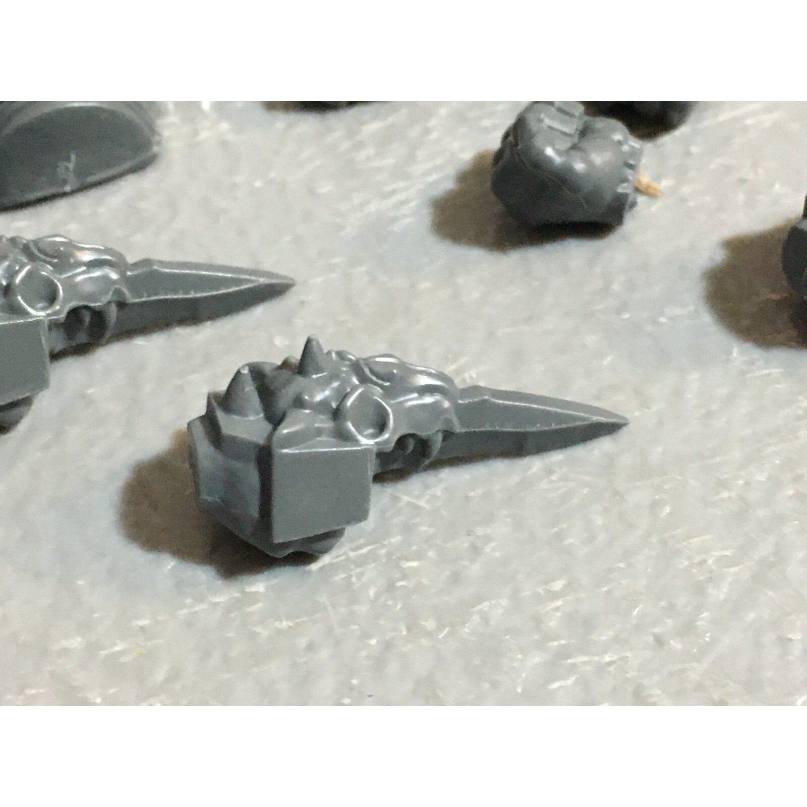 A23235 WARHAMMER FANTASY CHAOS BEASTMEN BITS LOT MINOTAUR HANDS ARMS GW