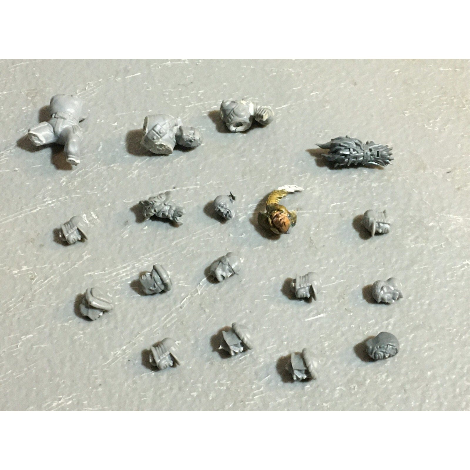 A23441 WARHAMMER FANTASY THE EMPIRE BITS LOT HEADS GAMES WORKSHOP GW