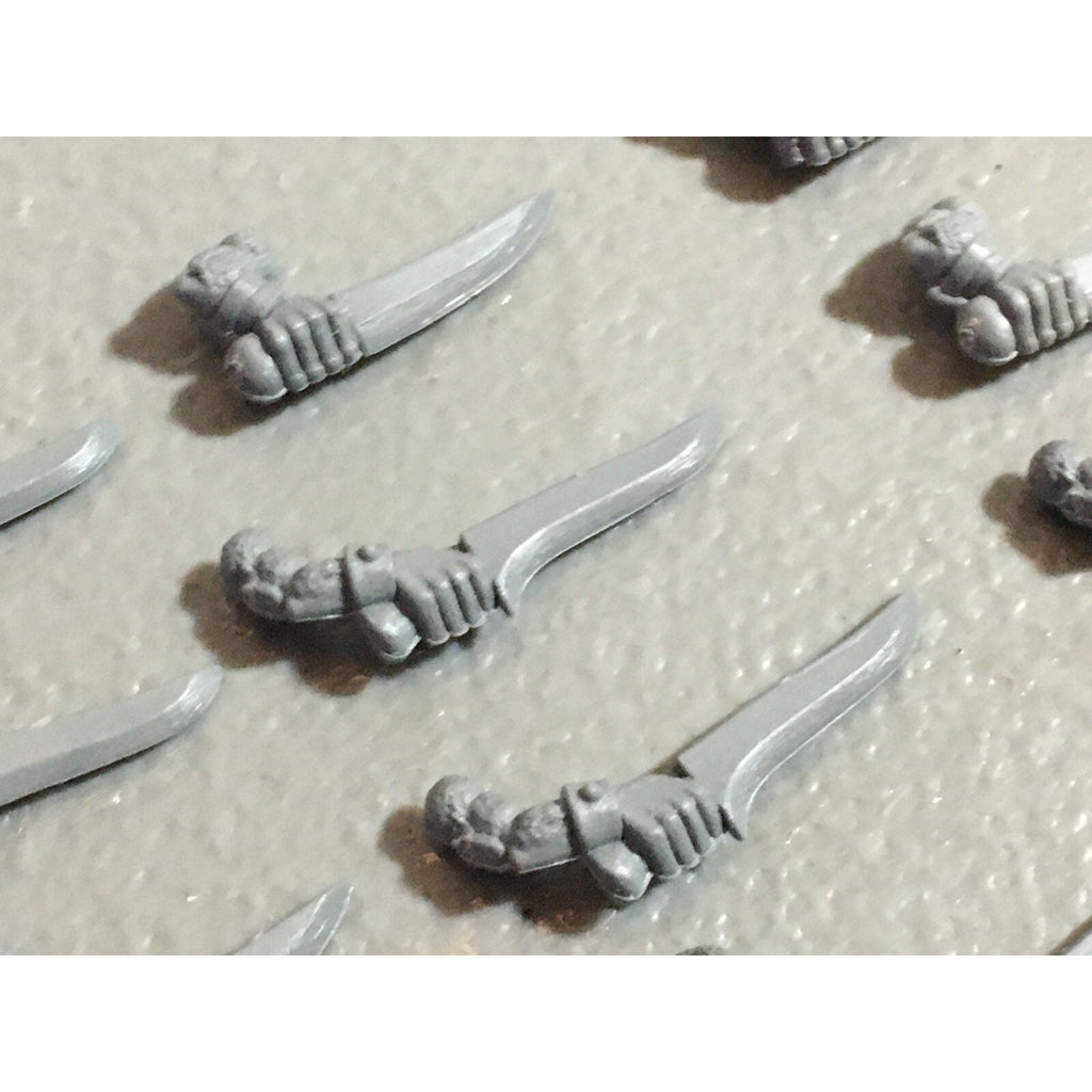 A22299 WARHAMMER FANTASY SKAVEN BITS LOT SWORD ARMS GAMES WORKSHOP GW