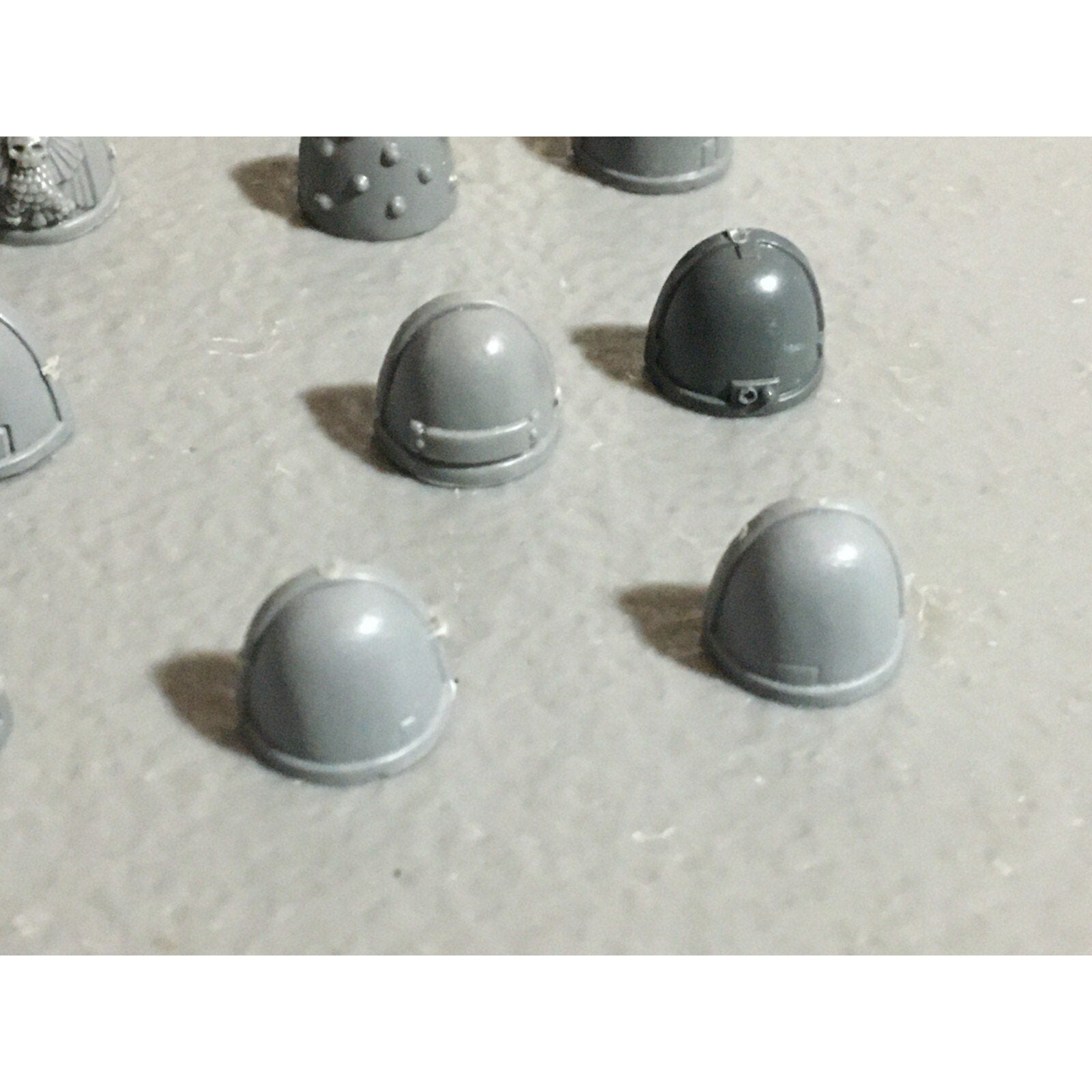 A21967 WARHAMMER 40K SPACE MARINES BITS LOT SHOULDER PADS GAMES WORKSHOP GW
