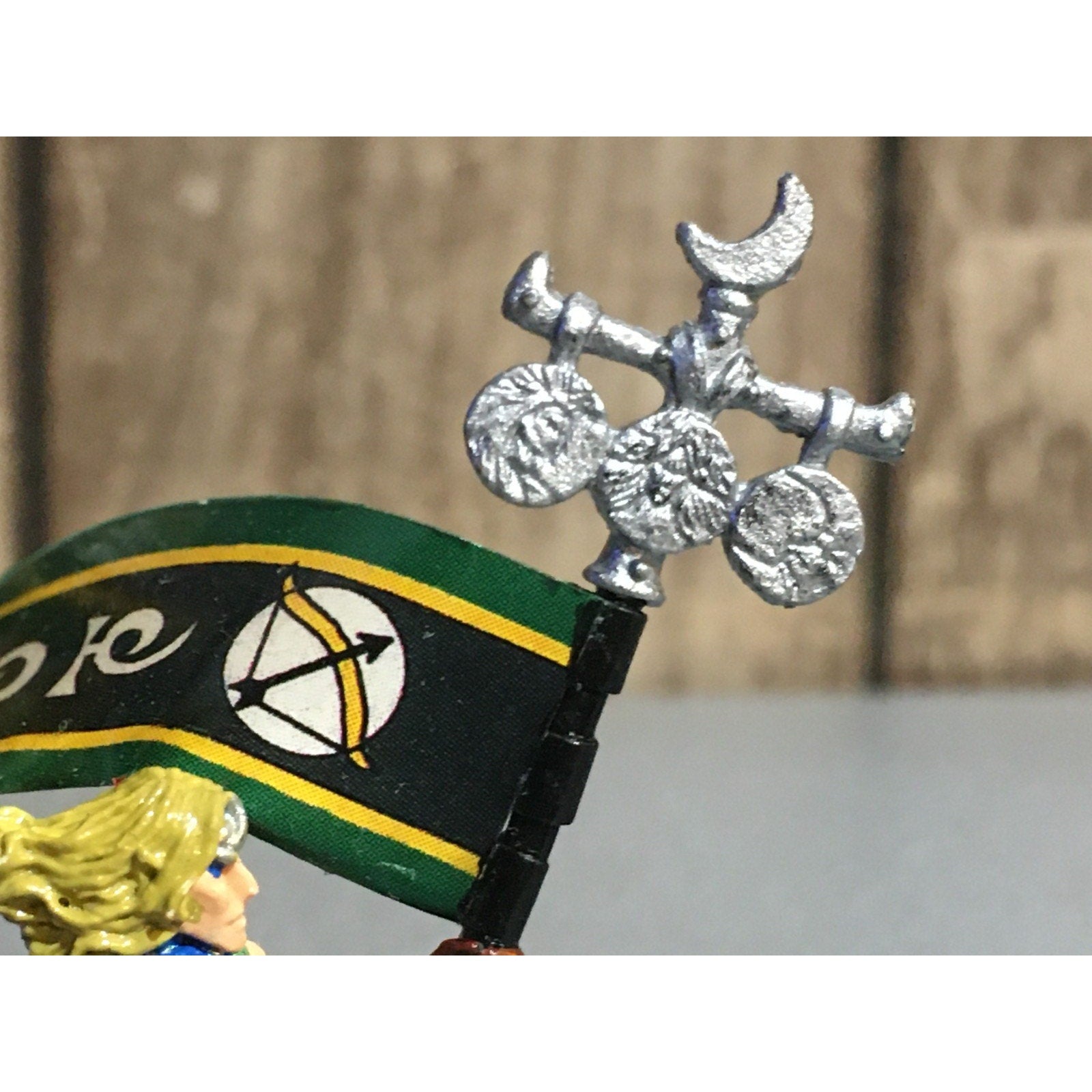 A24674 WARHAMMER FANTASY WOOD ELVES MOON STANDARD METAL PAINTED GW