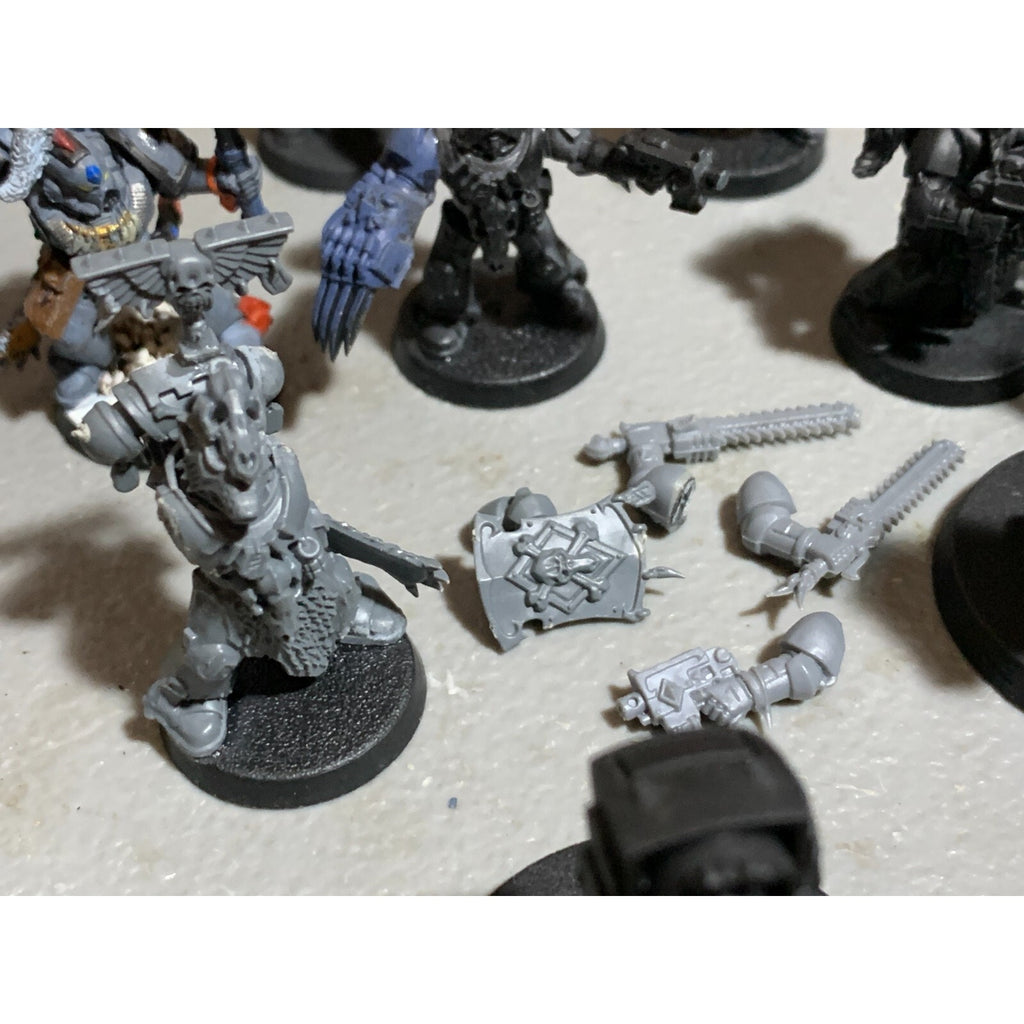 A23308 WARHAMMER 40K SPACE MARINES SPACE WOLVES BITS LOT INC ARMS HEADS SHOULDER