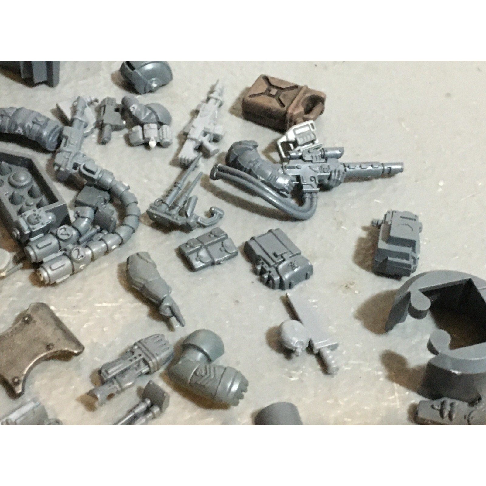 A20138 WARHAMMER 40K IMPERIAL GUARD ASTRA MILITARUM BITS LOT VEHICLE ARMS GUNS