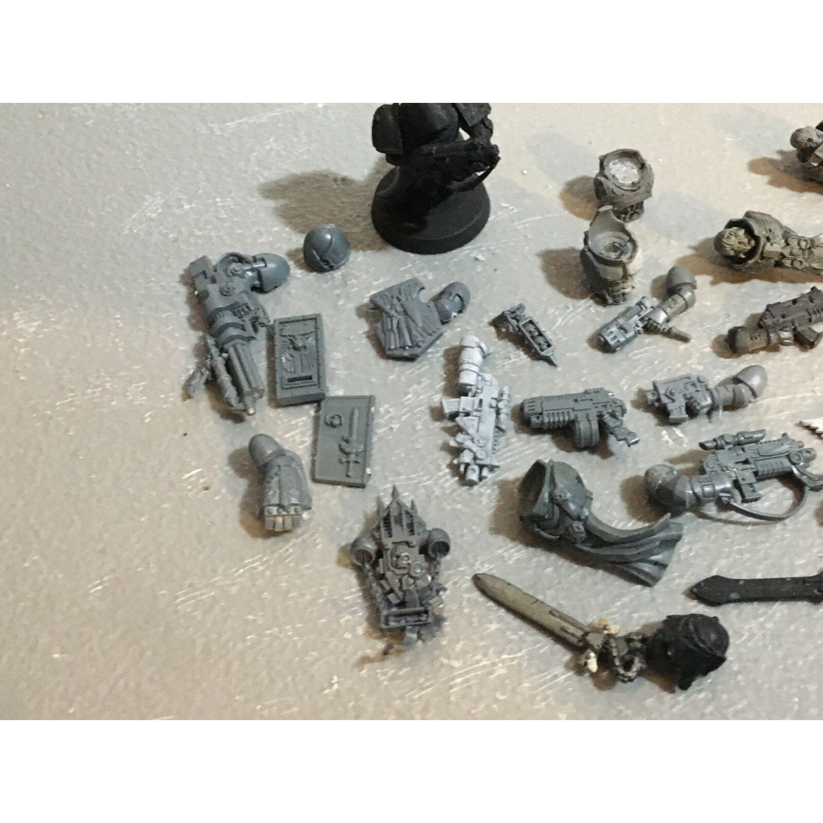 A20115 WARHAMMER 40K SPACE MARINES DARK BLOOD ANGELS BLACK TEMPLARS BITS LOT