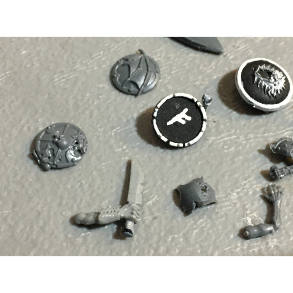 A23230 WARHAMMER FANTASY UNDEAD VAMPIRE COUNTS BITS LOT SKELETON SHIELD HEADS GW