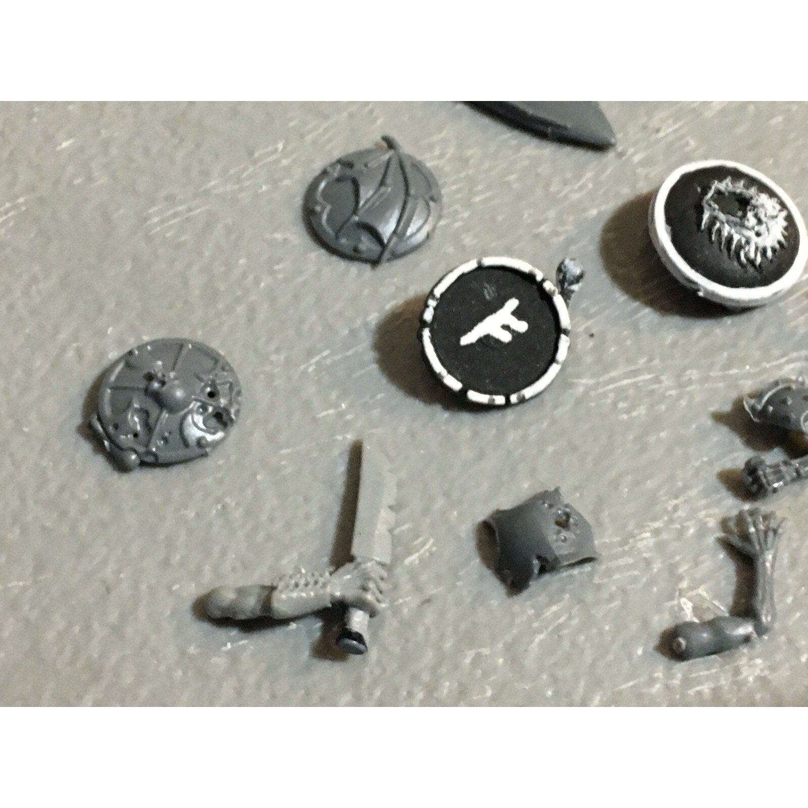 A23230 WARHAMMER FANTASY UNDEAD VAMPIRE COUNTS BITS LOT SKELETON SHIELD HEADS GW