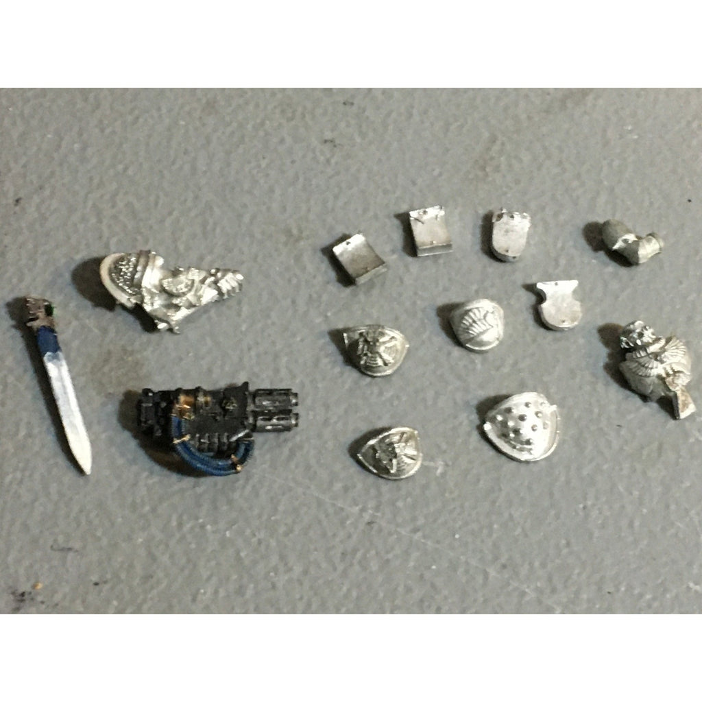 A32484 WARHAMMER 40K SPACE MARINES METAL BIT LOT SHOULDER PAD PLATE MULTIMELTA