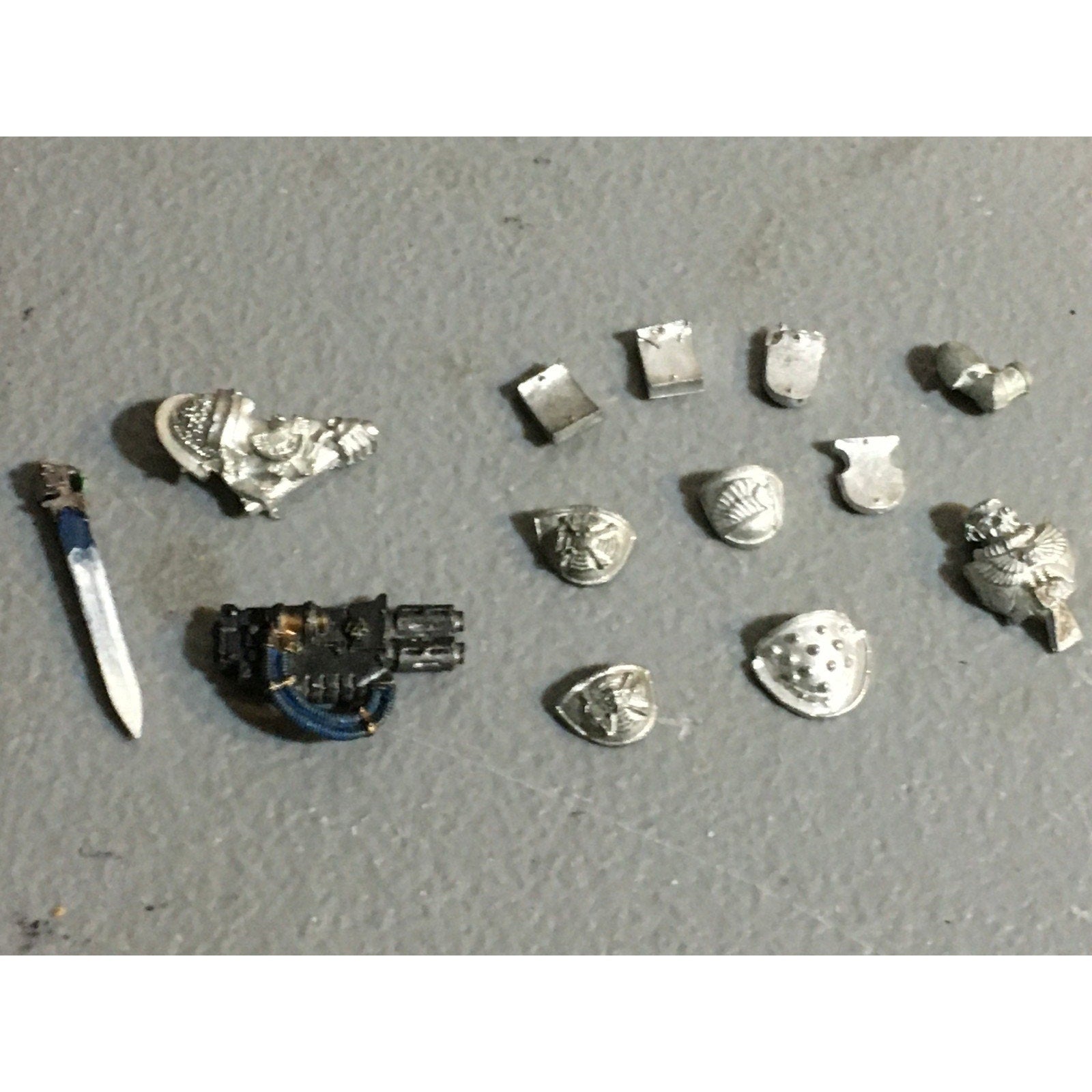 A32484 WARHAMMER 40K SPACE MARINES METAL BIT LOT SHOULDER PAD PLATE MULTIMELTA