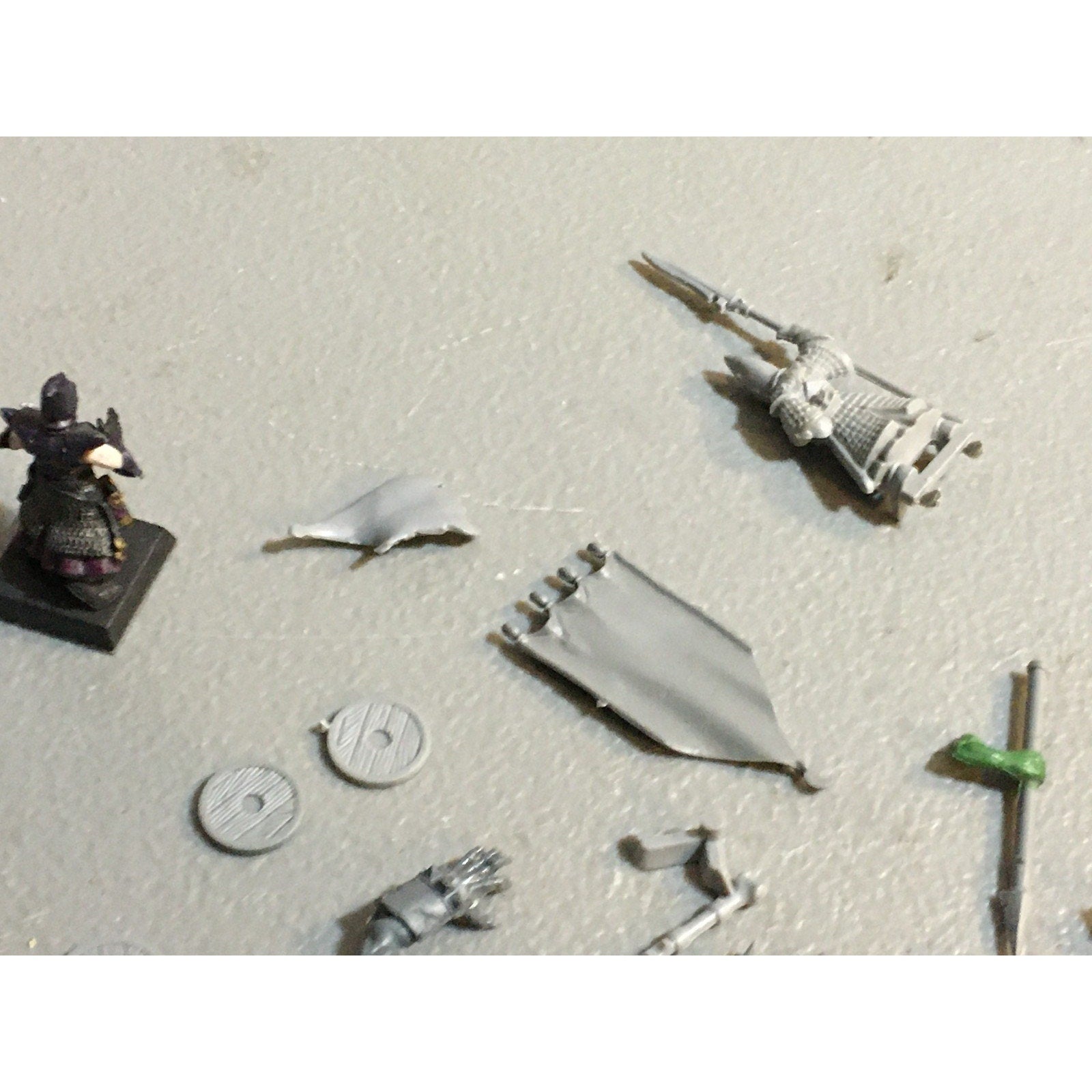 A29618 WARHAMMER FANTASY AOS MIXED BITS LOT BANNER SHIELD CLOAK GW
