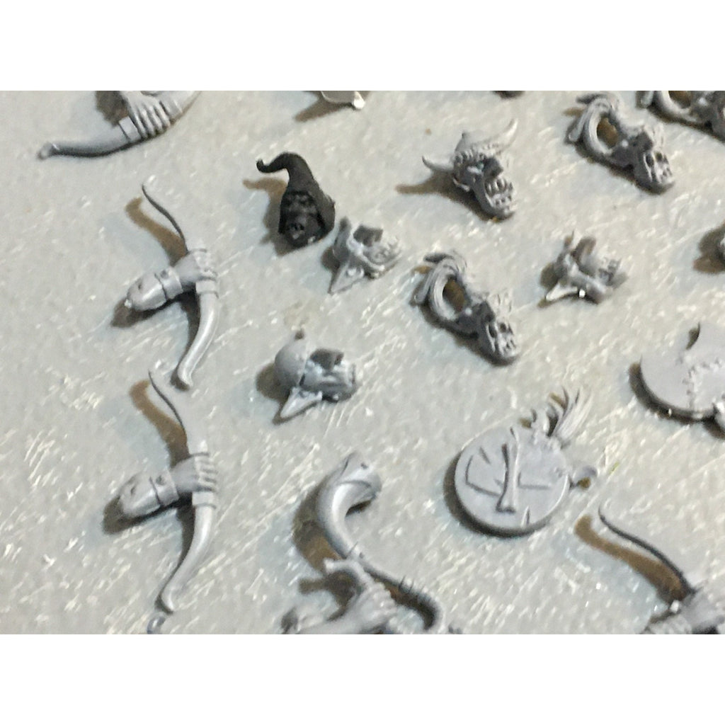 A27514 WARHAMMER FANTASY ORCS & GOBLINS BITS LOT SHIELDS BOWS HEADS GW