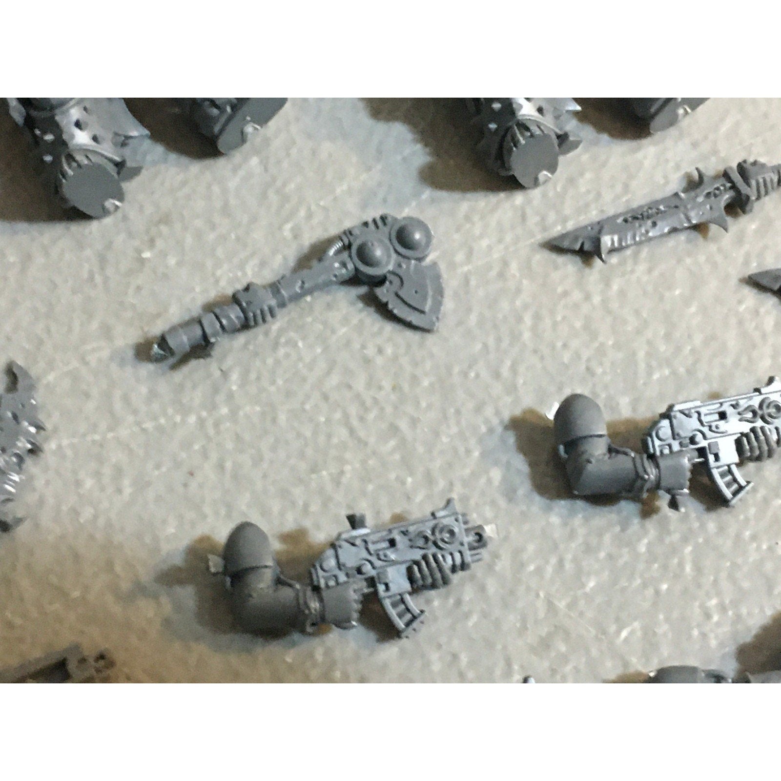 A31461 WARHAMMER 40K CHAOS DEATH GUARD BITS LOT BOLTER LEGS PLAGUE KNIFE GW