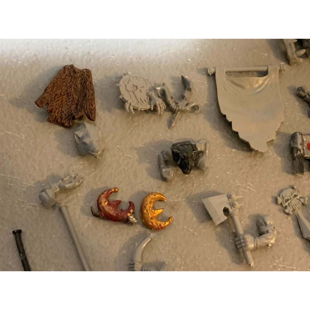 A23337 WARHAMMER FANTASY AOS ORCS GOBLINS BITS LOT SHIELDS ARMS STANDARD GW