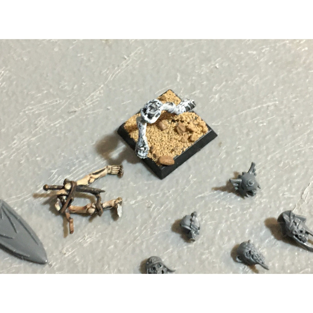 A23230 WARHAMMER FANTASY UNDEAD VAMPIRE COUNTS BITS LOT SKELETON SHIELD HEADS GW
