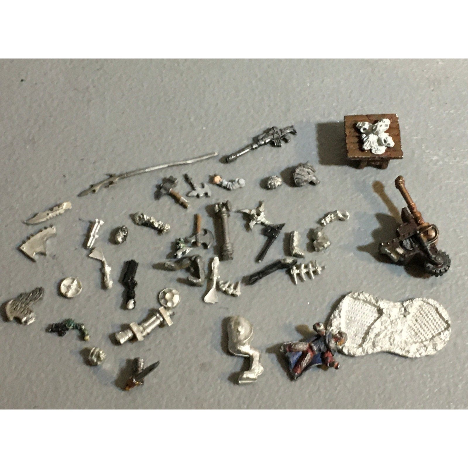 A32553 UNKNOWN MINIATURES ALL METAL BITS LOT FANTASY SCI-FI MIXED