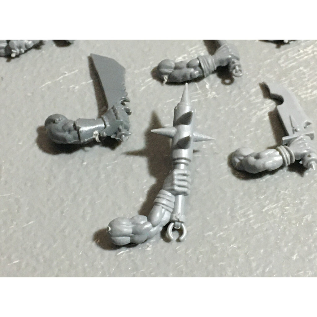 A22611 WARHAMMER FANTASY ORCS & GOBLINS BITS LOT ORC BOYZ HAND WEAPONS GW