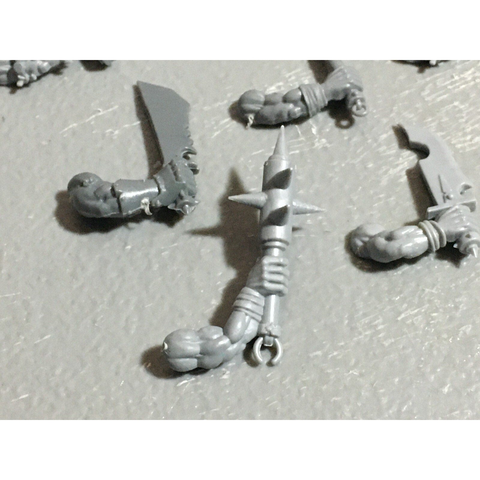 A22611 WARHAMMER FANTASY ORCS & GOBLINS BITS LOT ORC BOYZ HAND WEAPONS GW