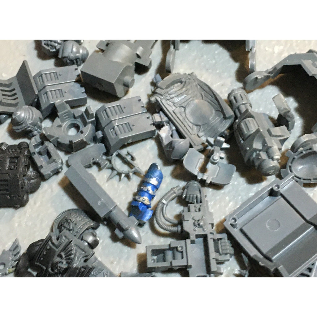 A26712 WARHAMMER 40K SPACE MARINES BITS LOT MIXED DREADNOUGHT DARK ANGELS OTHER