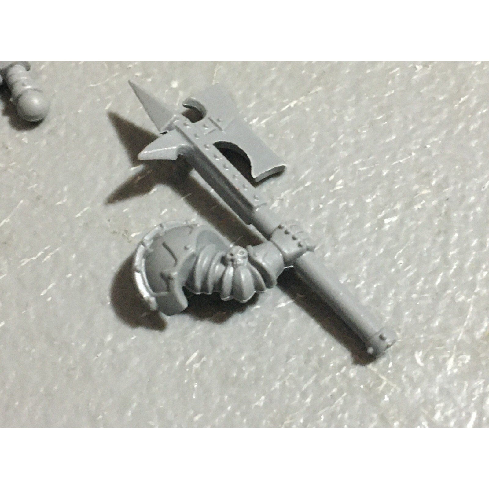 A22716 WARHAMMER FANTASY CHAOS MORTALS WARRIORS BITS LOT OOP ARMS HEADS GW