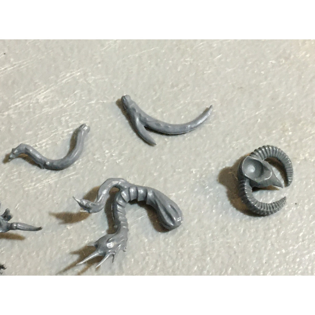 A23219 WARHAMMER FANTASY CHAOS MORTALS BITS LOT SPAWN & PRINCE HEAD GW