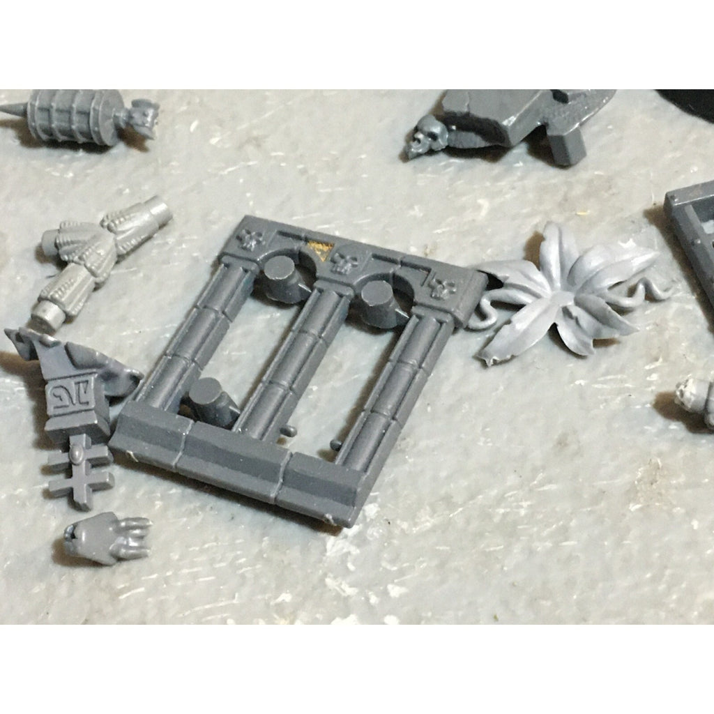 A23492 WARHAMMER FANTASY 40K TERRAIN BITS LOT GRAVE PLANT BASING GAMES WORKSHOP