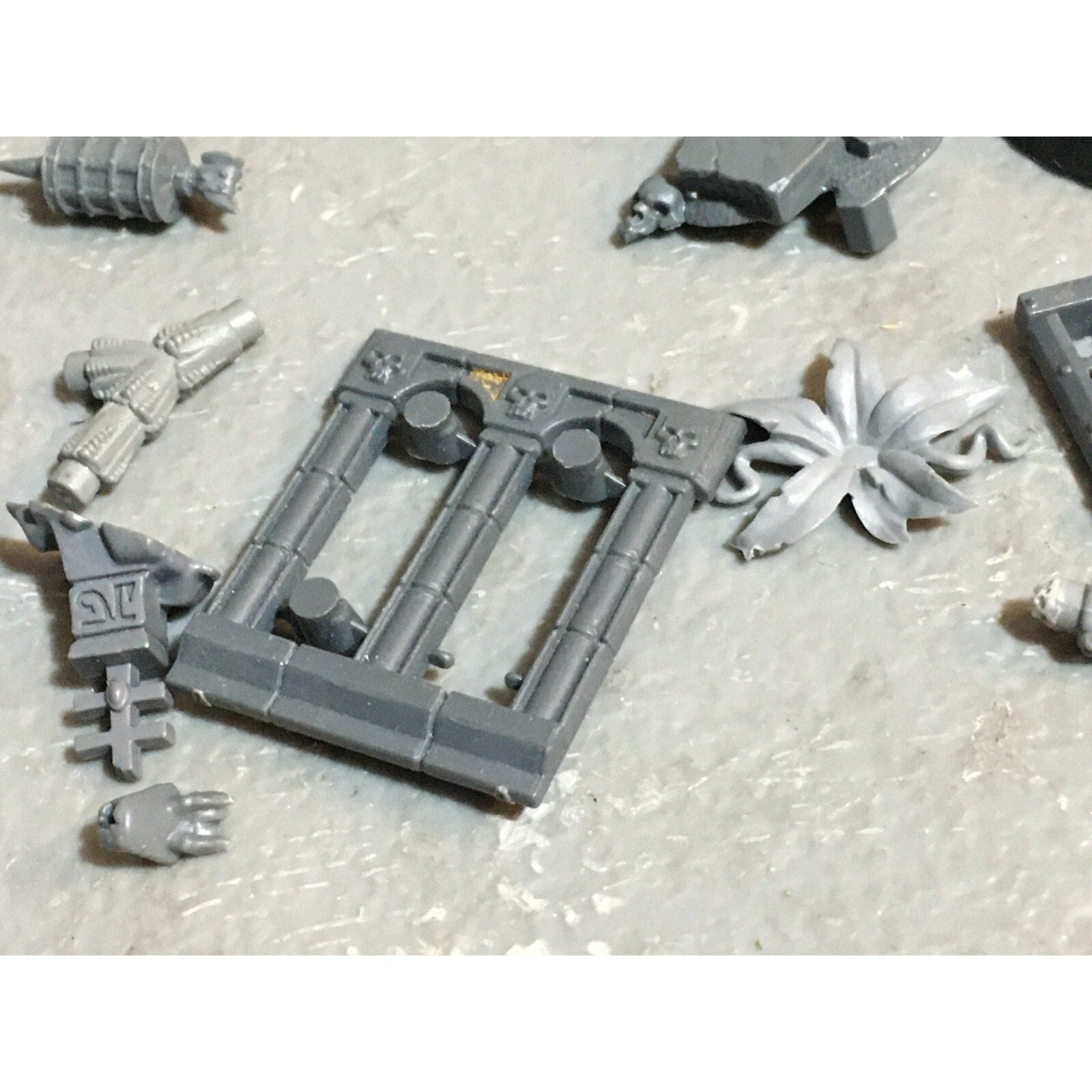 A23492 WARHAMMER FANTASY 40K TERRAIN BITS LOT GRAVE PLANT BASING GAMES WORKSHOP