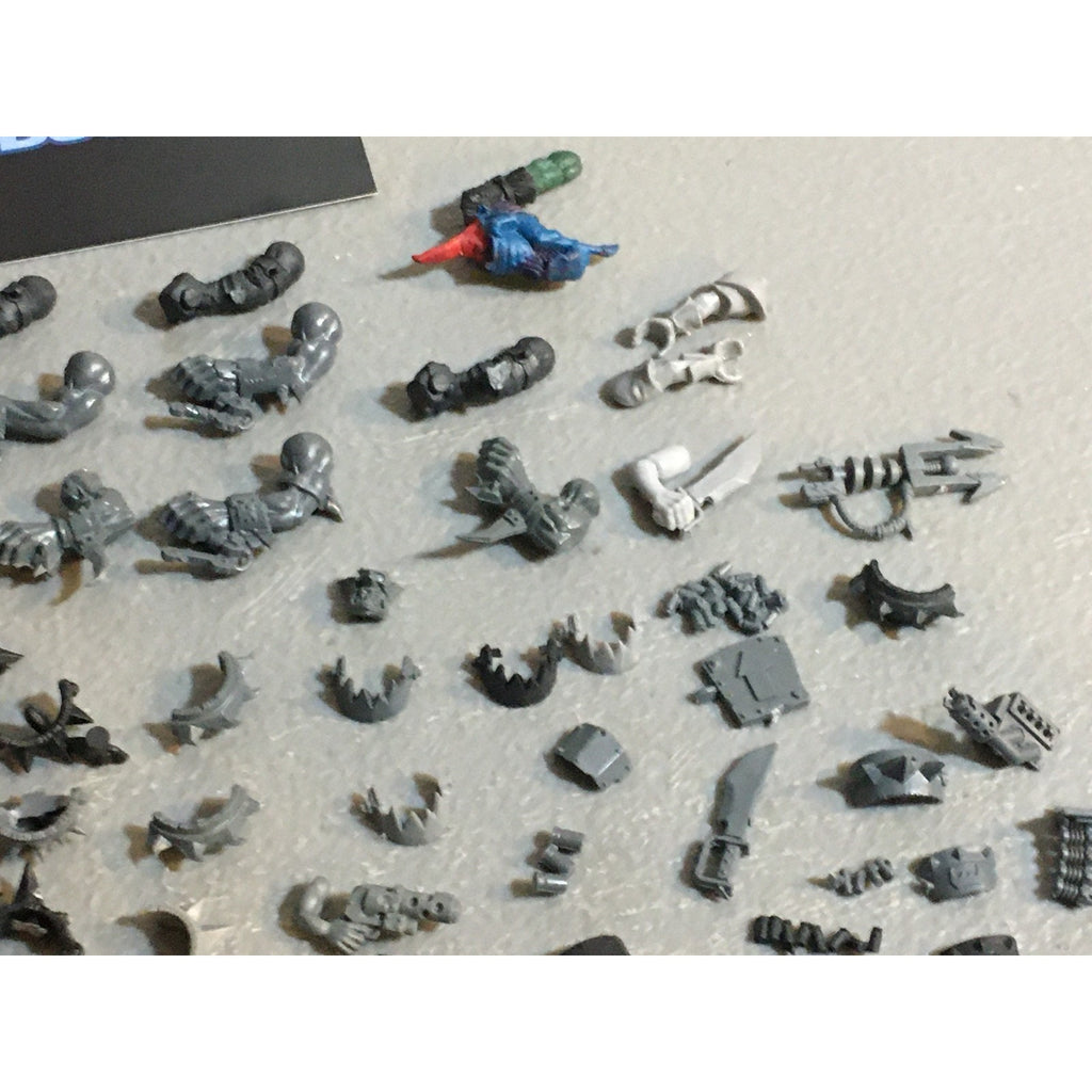 A33589 WARHAMMER 40K SPACE ORKS BITS LOT MIXED ACCESSORY ARM BACKPACK PP