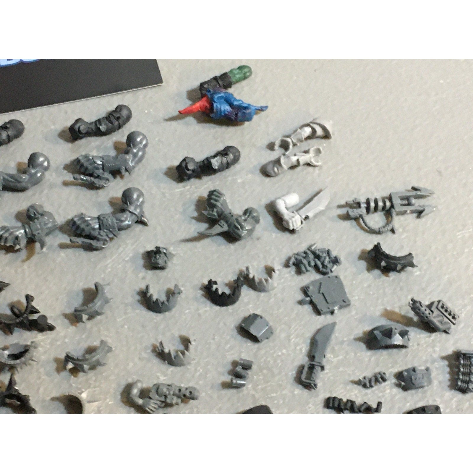 A33589 WARHAMMER 40K SPACE ORKS BITS LOT MIXED ACCESSORY ARM BACKPACK PP